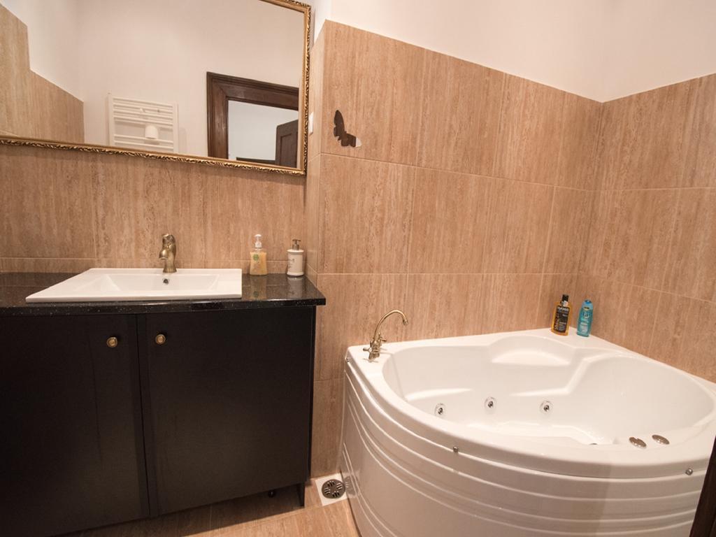 Luxury Central Apartment In Sibiu Exterior photo